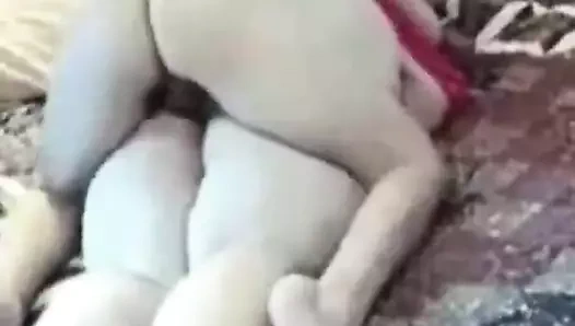 Süper boyutlu iri güzel kadın aşıkları boşalma derlemesi