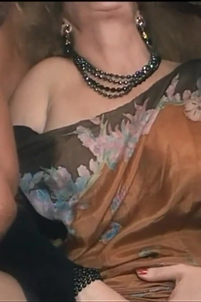 Фантастические винтажные шлюховатые милфы с большими сиськами трахнули и волосатую киску трахнули и камшот в рот большими членами