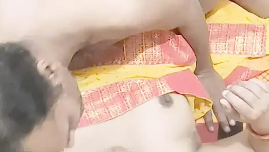 Karımın ateşli kız kardeşi benimle sikişiyor