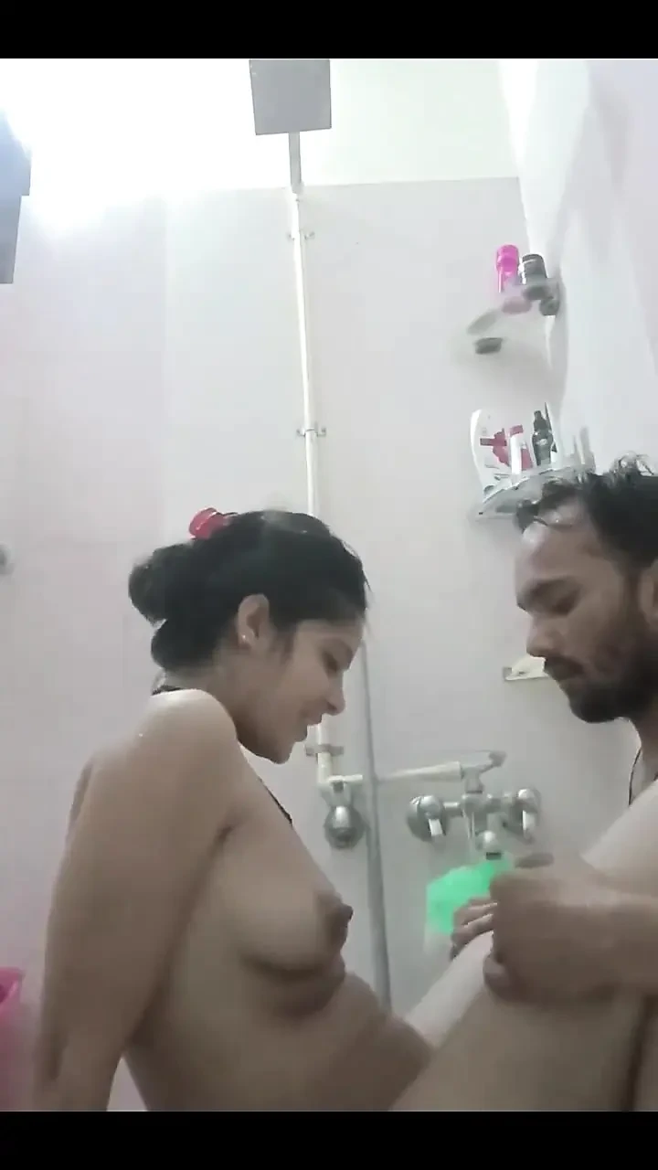 Devar Fucking Bhabhi in Bathroom When No One at Home