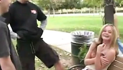 İlk anal acıyor ve onu ağlatıyor Madison Knox