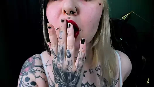 Kırmızı bir ruj sür ve sonra yüzüme mahvet