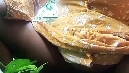 Sevimli Hintli üniversiteli kamera kızı tamamen çıplak oluyor