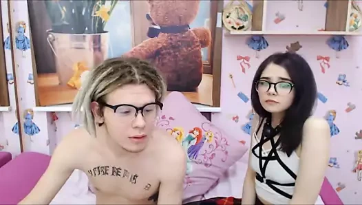 genç yumuşak bdsm çift oyun üzerinde cam