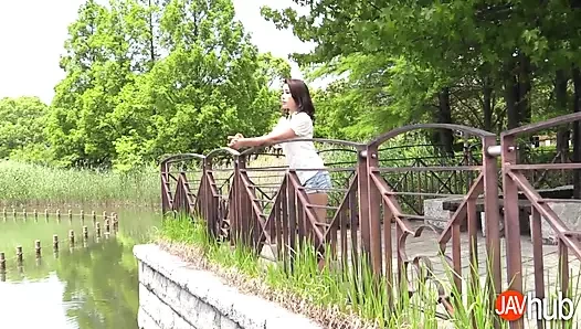 Komşu kremsi amcığımı sikiyor