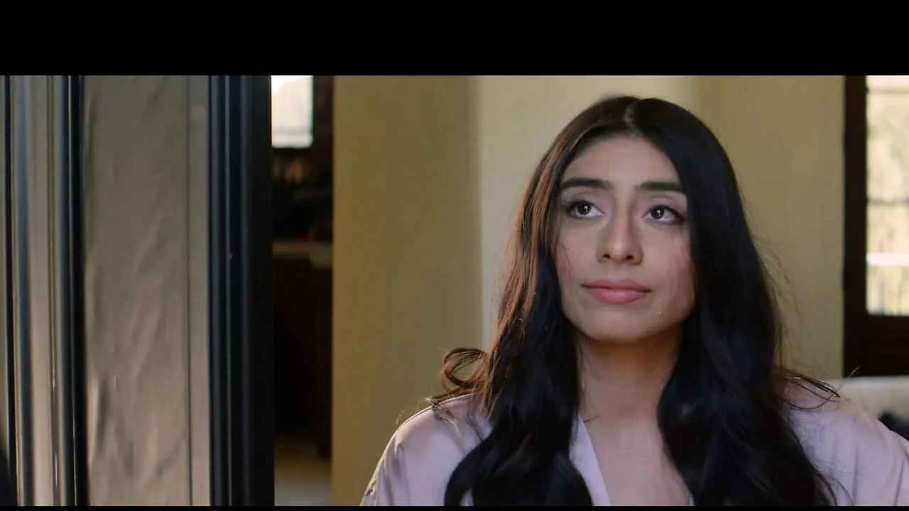 Sâu hơn. Game thủ nhút nhát và gợi cảm violet myers chơi trang phục hóa trang