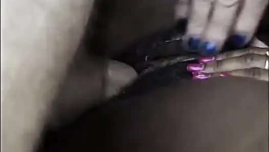 Siyah ve beyaz üçlü yarak emiyor amcık yalıyor sikişiyor
