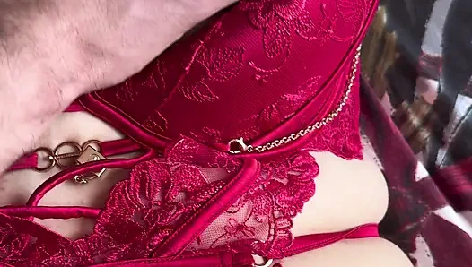 İçimde sert bir yarak varken göğüslerim sızdırılıyor