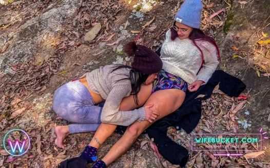 Wifebucket amatörler - kız arkadaşım ormanda kız arkadaşını baştan çıkardı