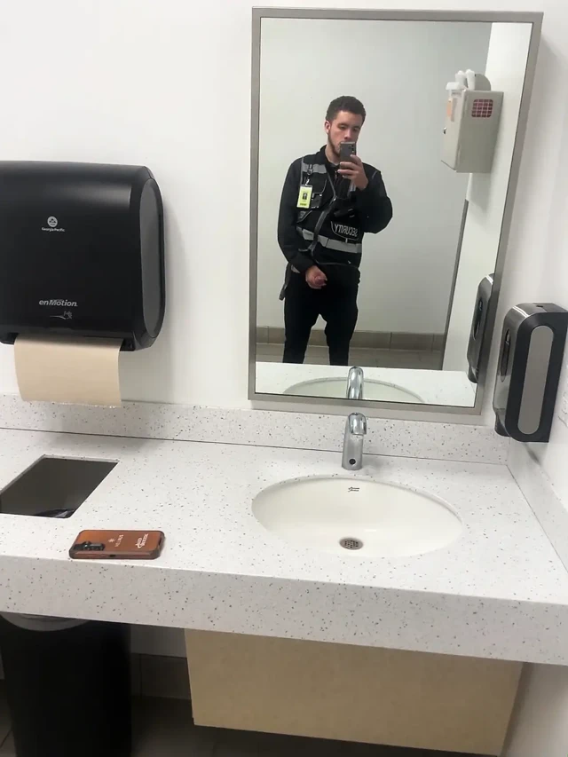 Lighskinboi güvenlik görevlisi işte boşalıyor