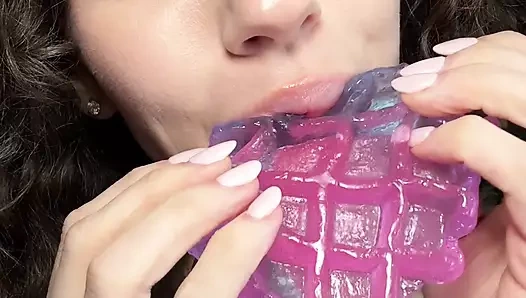 Waffle asmr ağız sesleri ürküyor tükürme sesleri fetiş