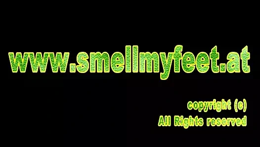 Kokmuş çoraplarımı içine çek!