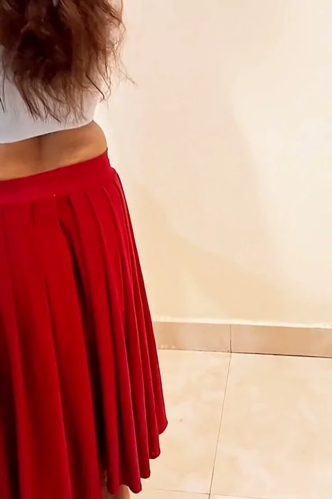 Maskeli desi hizmetçi elle muamele çekiyor ve sert Hintli amatöre biniyor