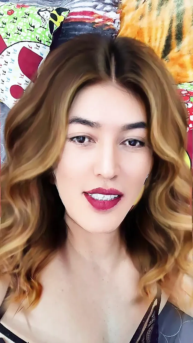 Beni onu düşünmeye itiyor.