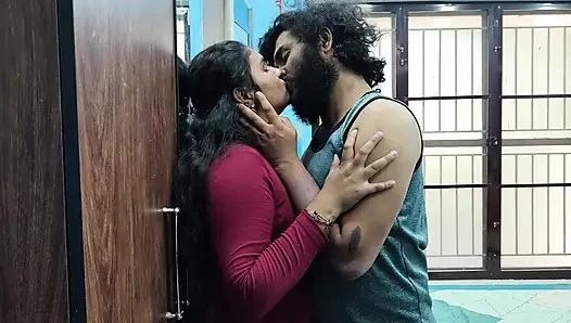 Çift dudak kilidi romantizmi, Malayalı ateşli çift dudak kilidi romantizmi