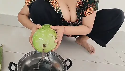Bangladeşli 18+ çalışan kız ev odasında sikişiyor