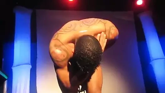 45 canlı şovlarda seksi striptizciler