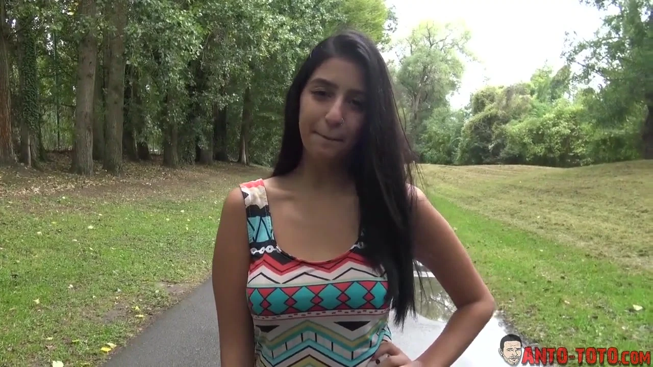 अन्ना, युवा ब्यूरेट (18 साल पुराना) हो जाता है उसकी पुसी dilated