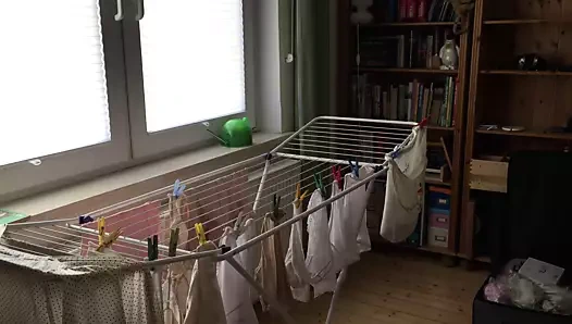 Cd crossdresser çamaşırları dw iç çamaşırıyla asıyor