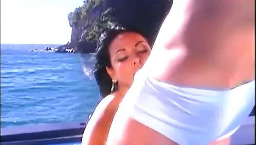 Şehvetli bir esmer için büyük bir canavar yarak