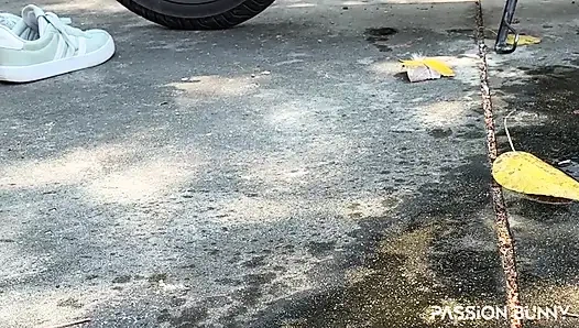 Tabanlarımda büyük sidik çeşmesi - motosiklet halka açık teşhir