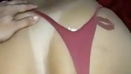 Arkadaşım külotumu kenara çekti ve beni yedi