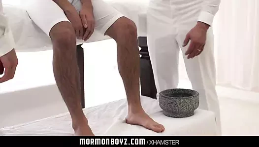 Mormonboyz- itaatkar çocuk iki yaşlı erkeği sikiyor