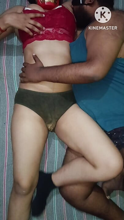 Komşu evinde yalnızken desi dul kadını sert sikiyor