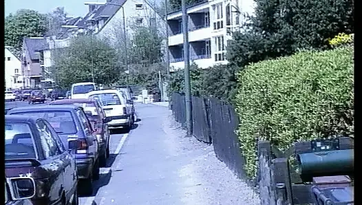 Güzel Alman kadın tek başına kendini dolduruyor