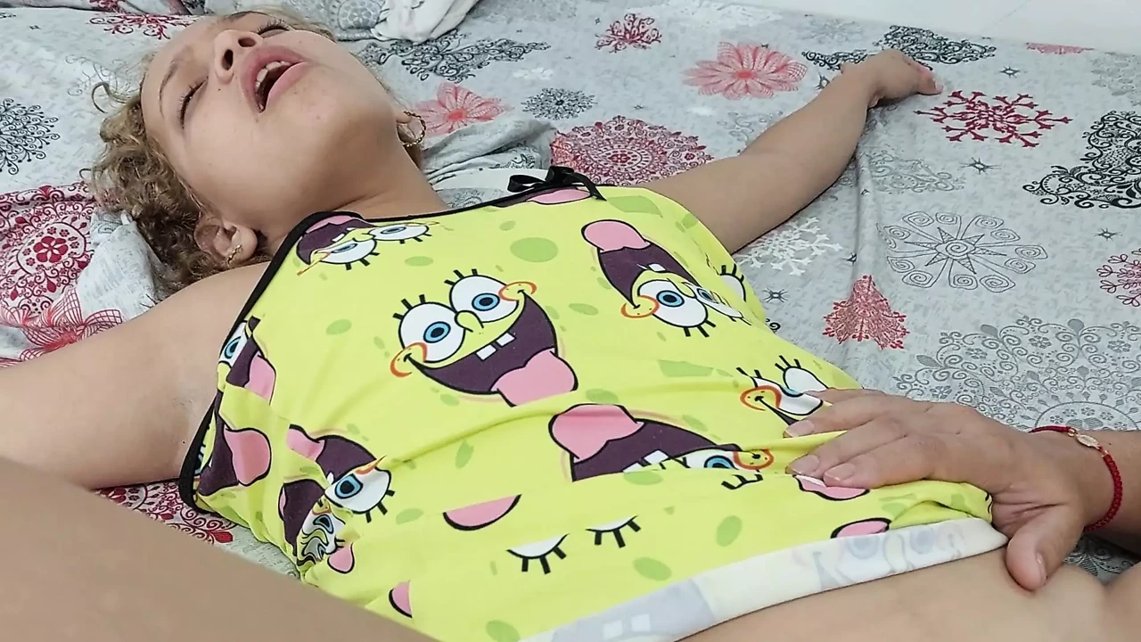 Nadržená Samara saje lahodnou kundičku malého Bonyho