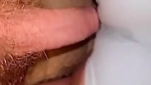 Mavi yoga şortlu büyük yarağımı karımın am frikiği domaltarak eğiliyor