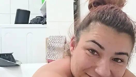 Erotik yağ gösterisi