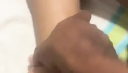 Evli kadın masaj yaptırıyor