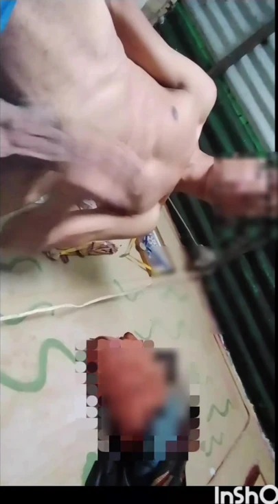 Yatakta tek başına penisime dokunuyorum. Samimi ve filtresiz seans.