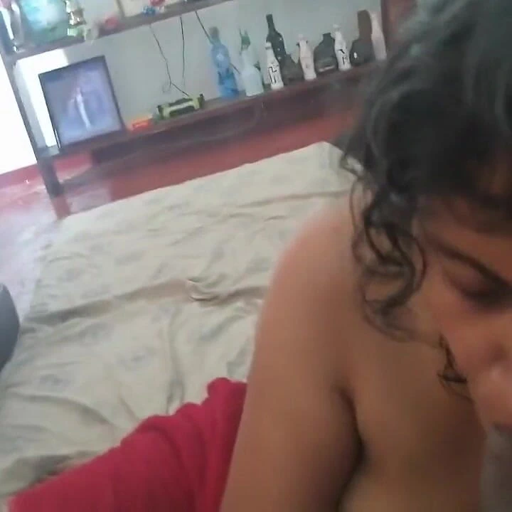 Üvey anne duş aldıktan sonra süt sallıyor