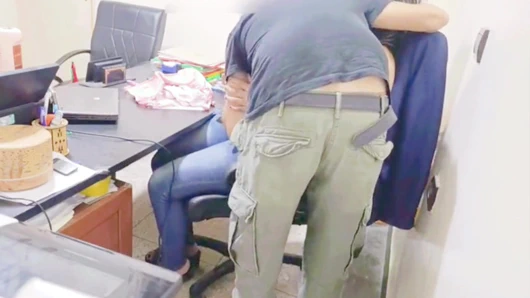 Sonunda iş arkadaşıma ofisimde beni siktirdim bölüm 3