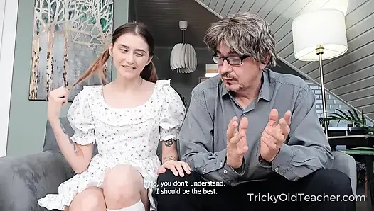 Minyon tatlı kız öğretmenin sert yarağına biniyor