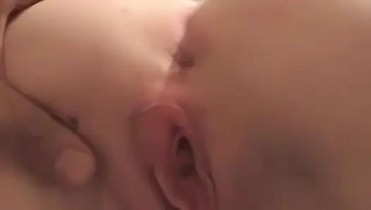 Yorgun Stacey porno çekmeye ikna oldu