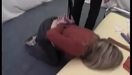 Esaret sikişine ihtiyacı var