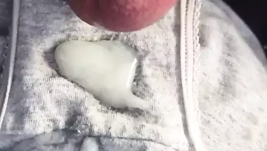 Onunla oynamak için arkadaşımın karısının külot içine masturbasyon yapmak