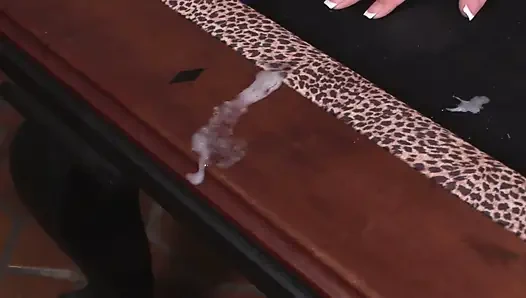 Beni sert sik ve sonra döllerini içmeme izin ver