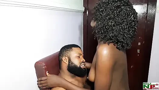 Derin amcık siyah zenci amatör Afrikalı büyük zenci yarağı üzerinde zıplıyor