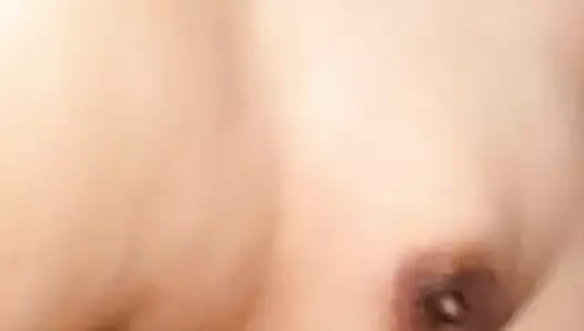 Hintli kadın gerçek karısını gösteriyor