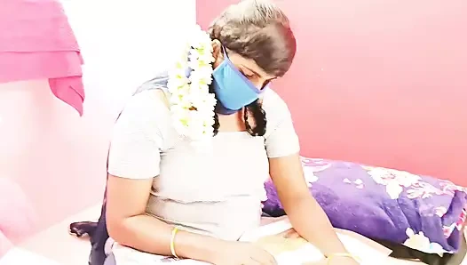 Hintli üniversiteli kız ilk kez komşu üvey oğlu Telugu ile edepsizce konuşuyor.