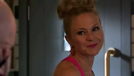 İki sarışın orta yaşlı seksi kadın