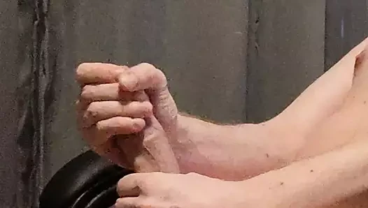 Genç öğrenci ateşli bir arkadaşı için patlayıcı boşalma kaydediyor