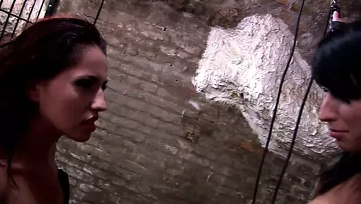 Suzie elmas yaramaz bir lezbo oturumu için hazırlanmıştır