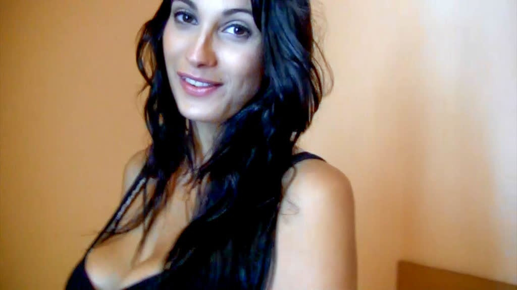 Bu büyük memeli latin orta yaşlı seksi kadın bunun sadece hızlı bir seks olduğunu söyledi... ama büyük yarağıma saatlerce biniyorum