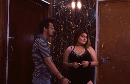 A thirsty bhabhi inside a hotel room