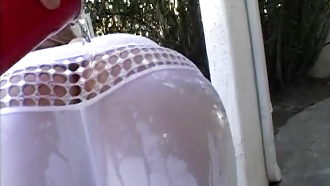 Sarışın hatun ıslak eylemde zonklayan yarakla genişliyor